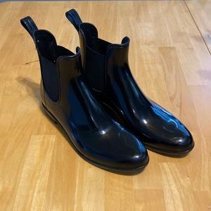 Patent black rain boot